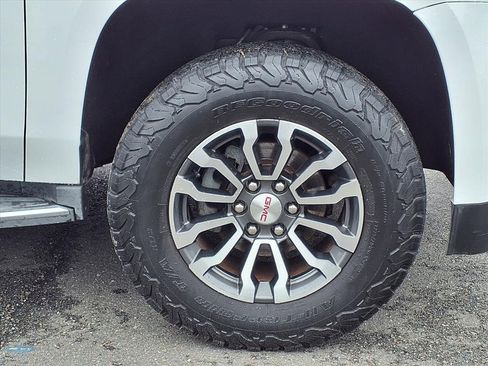 Used 2017 GMC Yukon SLT image 9