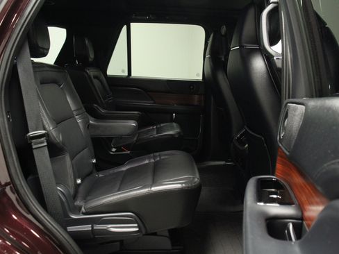 Used 2024 Lincoln Navigator Reserve image 17