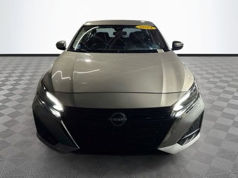 Used 2024 Nissan Altima 2.5 SV FWD image 2