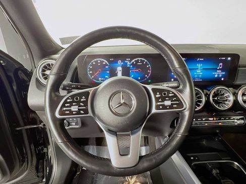 Used 2023 Mercedes-Benz GLB 250 4MATIC image 11