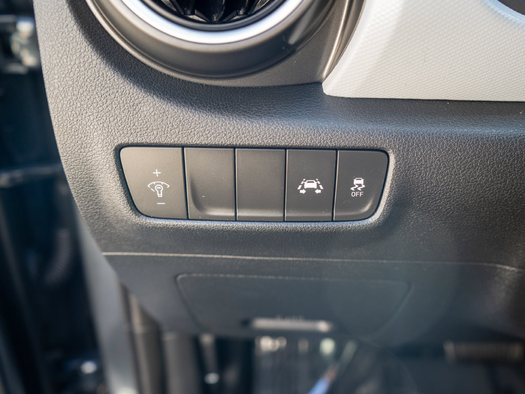 Used 2019 Hyundai Kona SE w/ Cargo Package FWD image 17