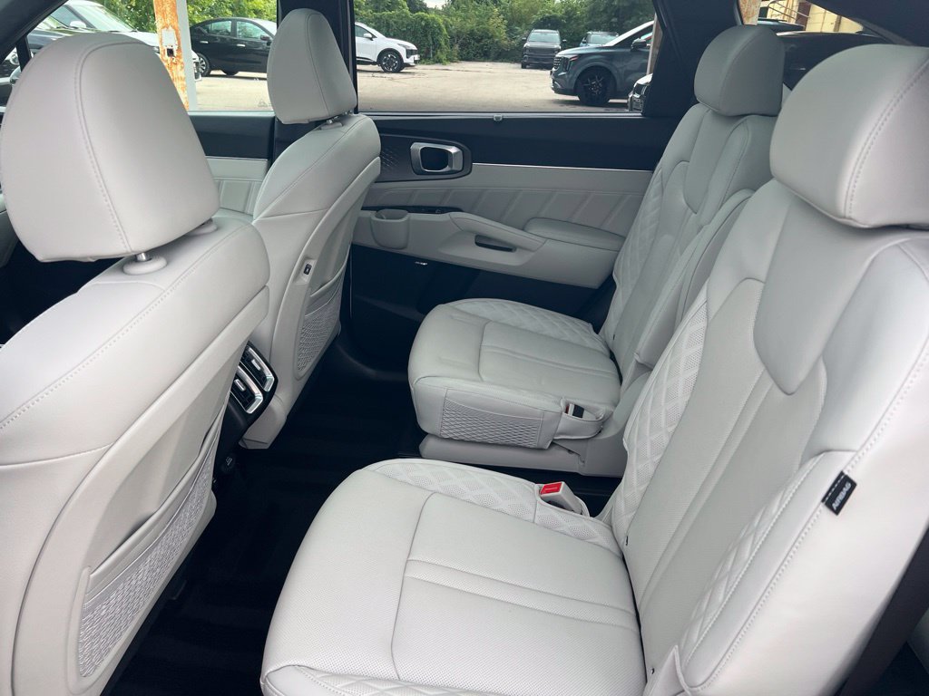 Certified 2026 Kia Sorento SX Prestige AWD/4WD image 9
