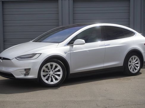 Used 2016 Tesla Model X 75D AWD/4WD image 2