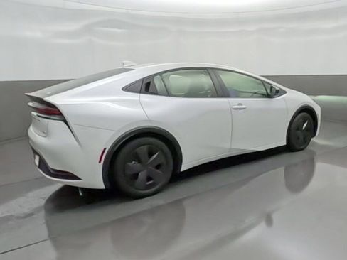 Certified 2025 Toyota Prius LE FWD image 10