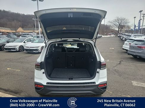 Certified 2025 Volkswagen Taos SE image 53