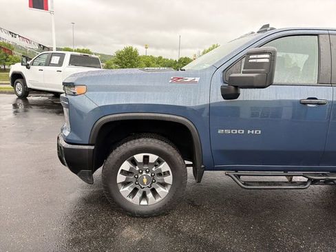 Used 2025 Chevrolet Silverado 2500 Custom w/ Custom Value Package AWD/4WD image 9