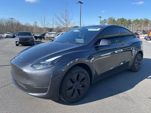 Used 2025 Tesla Model Y Long Range image 3