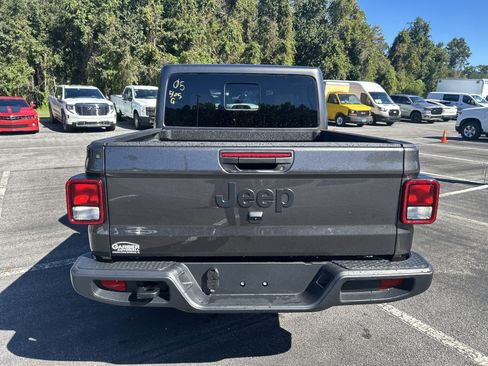 New 2025 Jeep Gladiator Sport image 6