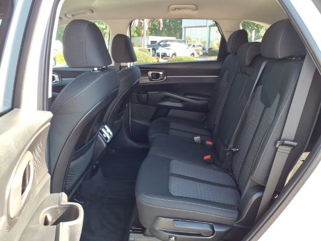 Used 2023 Kia Sorento LX FWD image 6