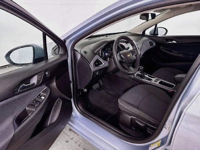 Used 2017 Chevrolet Cruze LS FWD image 3