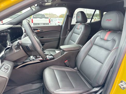Used 2025 Chevrolet Trax RS w/ Sunroof Package FWD image 13
