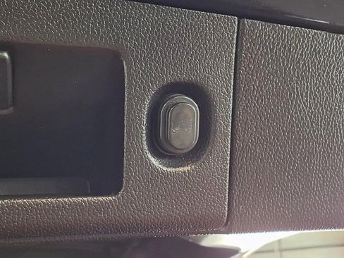 Used 2019 GMC Yukon XL SLT w/ Open Road Package AWD/4WD image 7