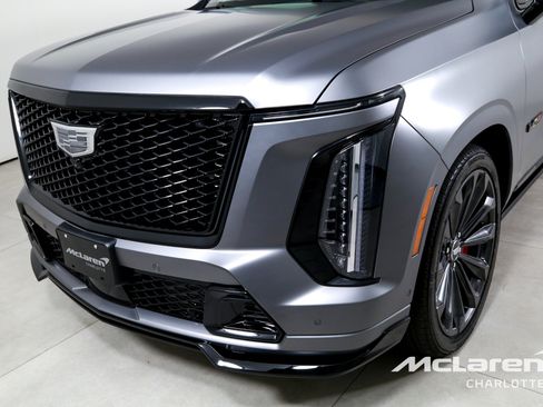 Used 2026 Cadillac Escalade V AWD/4WD image 41