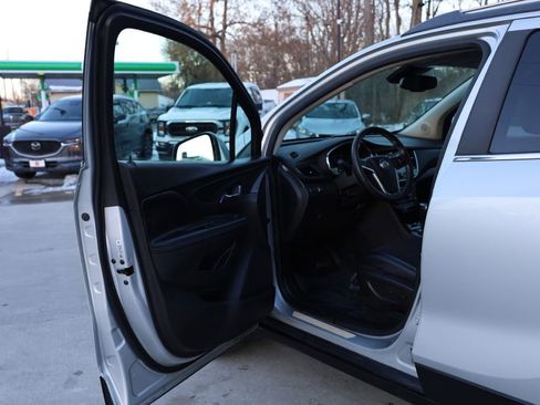 Used 2018 Buick Encore Preferred image 9