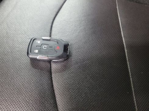 Used 2023 GMC Terrain AT4 image 32