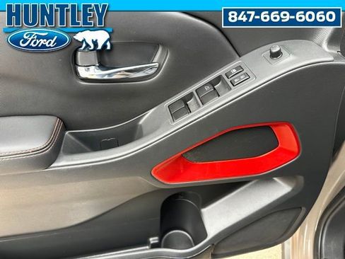 Used 2023 Nissan Frontier PRO-4X w/ Technology Package image 19