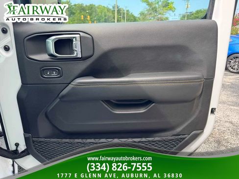 Used 2025 Jeep Wrangler Unlimited Sahara w/ Safety Group AWD/4WD image 29