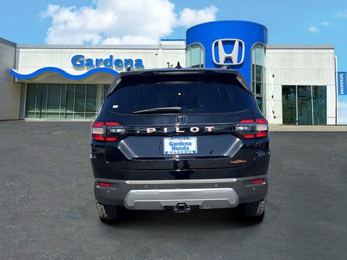 New 2026 Honda Pilot TrailSport image 5