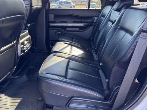 Used 2019 Ford Expedition XLT w/ Equipment Group 201A AWD/4WD image 13