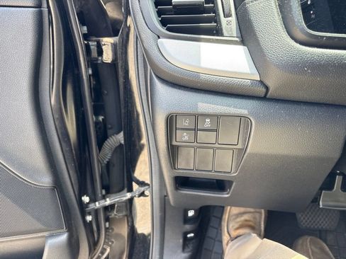 Used 2020 Honda CR-V LX image 10