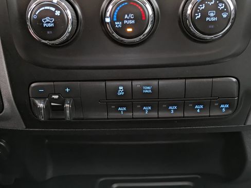 Used 2016 RAM 2500 Tradesman w/ Chrome Appearance Group AWD/4WD image 9