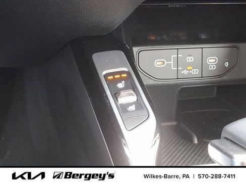 Certified 2025 Kia Sorento SX image 21