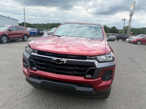 Used 2023 Chevrolet Colorado LT w/ LT Convenience Package AWD/4WD image 8