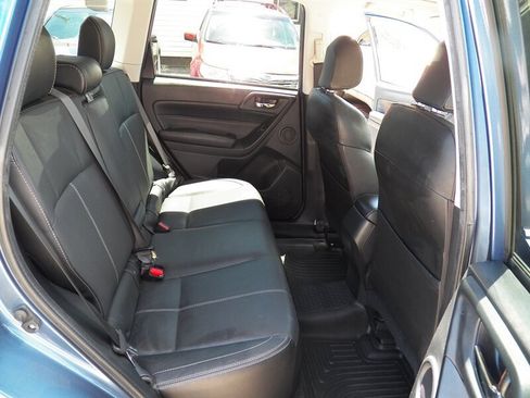 Used 2017 Subaru Forester 2.5i Touring AWD/4WD image 9