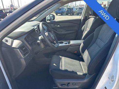 Used 2024 Nissan Rogue SV AWD/4WD image 9
