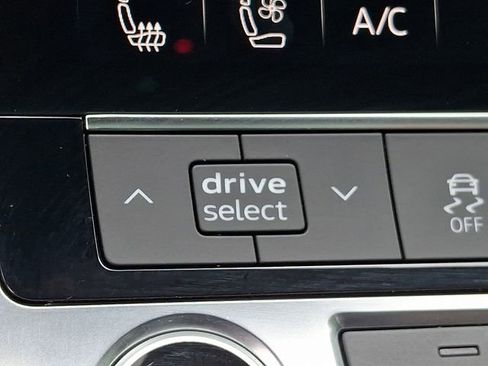 Used 2022 Audi Q7 3.0T Premium Plus AWD/4WD image 29