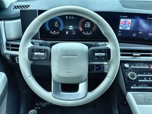 Used 2025 Hyundai Santa Fe SE FWD image 15