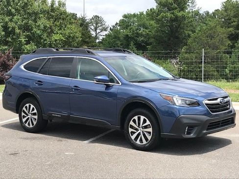 Used 2022 Subaru Outback Premium AWD/4WD image 2