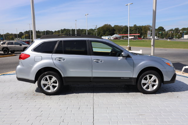 Used 2014 Subaru Outback 2.5i Premium AWD/4WD image 6