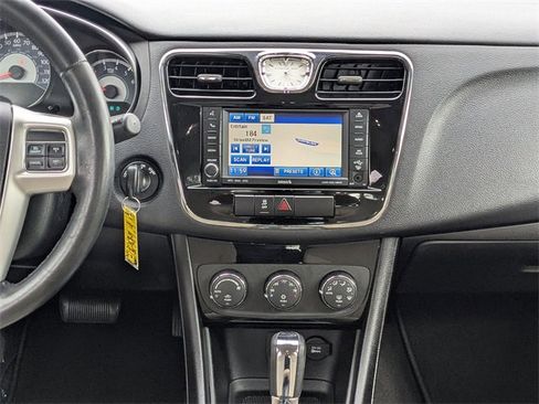 Used 2011 Chrysler 200 Touring image 15