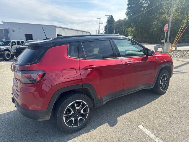 Certified 2025 Jeep Compass Trailhawk w/ Trailhawk Elite Group AWD/4WD image 11