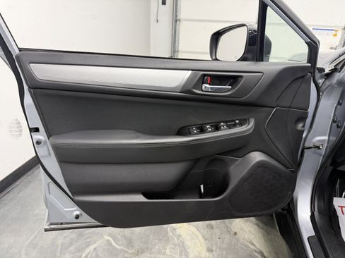 Used 2019 Subaru Outback 2.5i Premium image 10