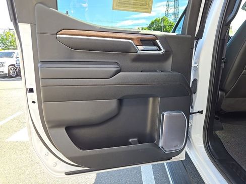 Used 2023 Chevrolet Silverado 1500 High Country w/ Technology Package AWD/4WD image 49