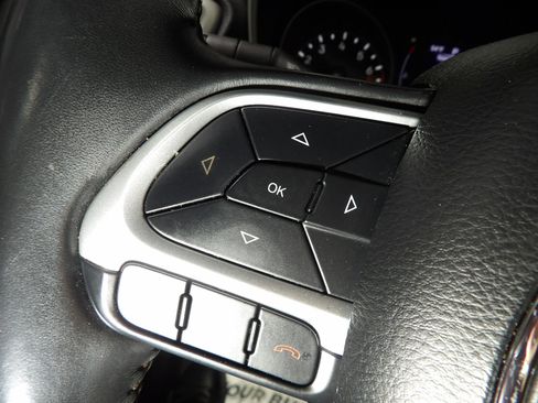 Used 2017 Jeep Compass Latitude image 18