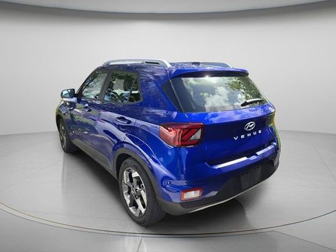 Used 2023 Hyundai Venue Limited FWD image 7