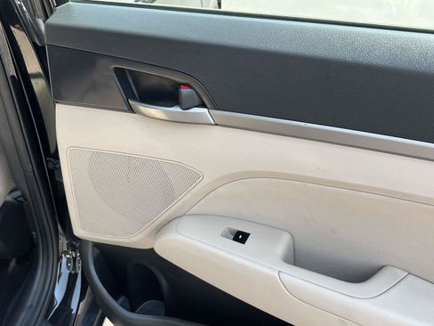 Used 2018 Hyundai Elantra SEL FWD image 22