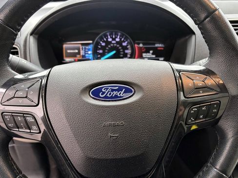 Used 2018 Ford Explorer XLT w/ Equipment Group 202A AWD/4WD image 16