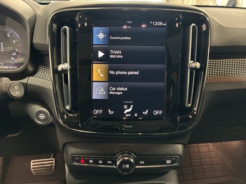 Used 2021 Volvo XC40 T5 R-Design w/ Advanced Package image 13