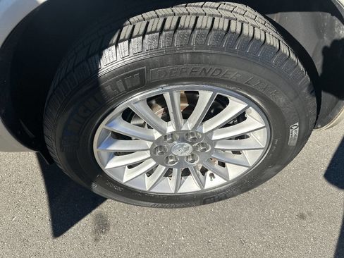 Used 2011 Buick Enclave CXL image 10