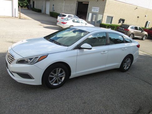 Used 2017 Hyundai Sonata SE FWD image 4