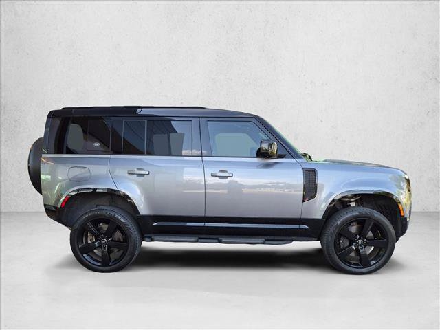 Used 2024 Land Rover Defender 110 X-Dynamic SE AWD/4WD image 4