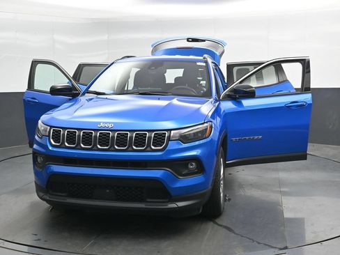 Used 2024 Jeep Compass Latitude AWD/4WD image 47