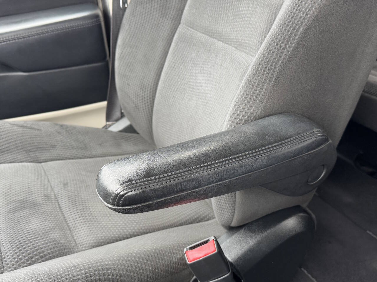Used 2017 Dodge Grand Caravan SE FWD image 23