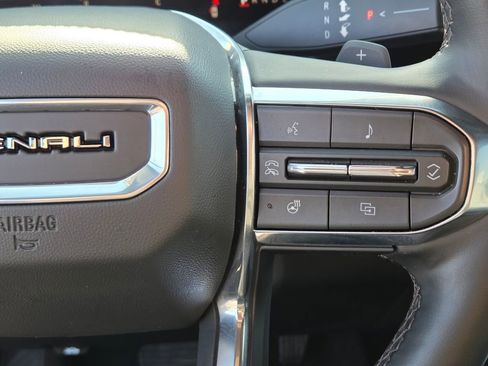 Used 2025 GMC Yukon Denali AWD/4WD image 29