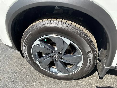 Certified 2024 Nissan Rogue SV w/ SV Premium Package AWD/4WD image 11