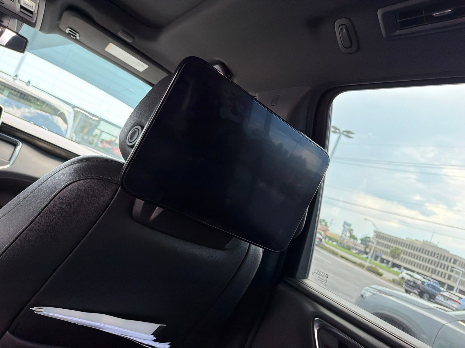 Used 2021 GMC Yukon XL AT4 w/ AT4 Premium Package AWD/4WD image 2